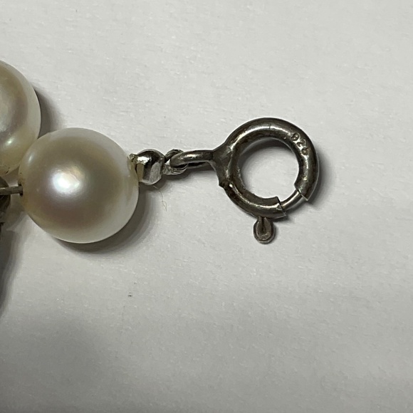 Vintage Sterling Silver Spaced Pearls Necklace. 18 inches long - Picture 3 of 3